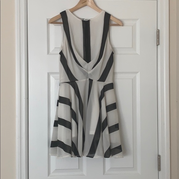 Black and off white dress with keyhole in front - Picture 1 of 5